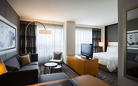 Renaissance Chicago O'Hare Suites Hotel